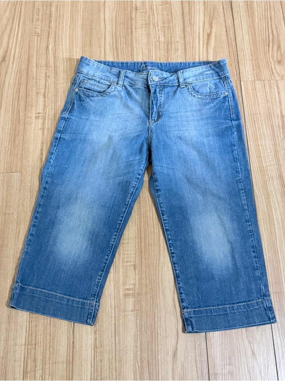 Women's Light Blue Cropped Denim Jeans